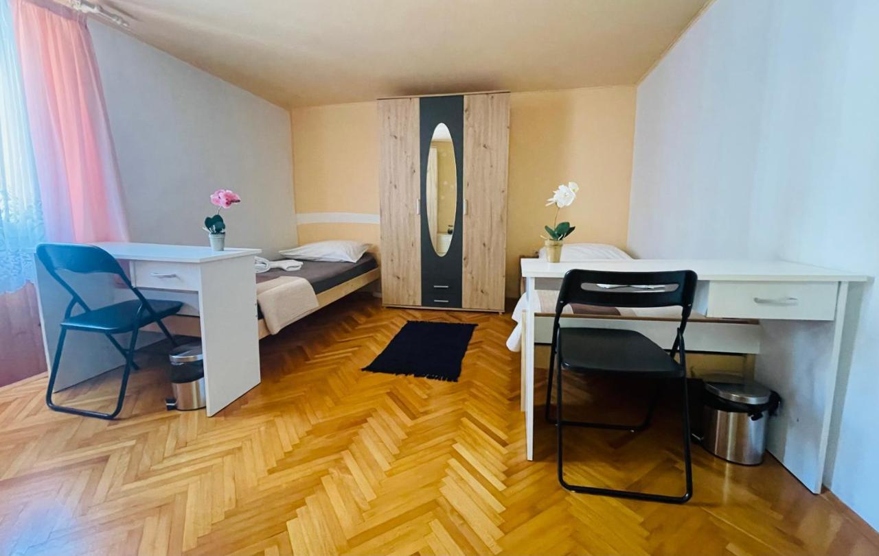 House365 Hotel Koper Bagian luar foto