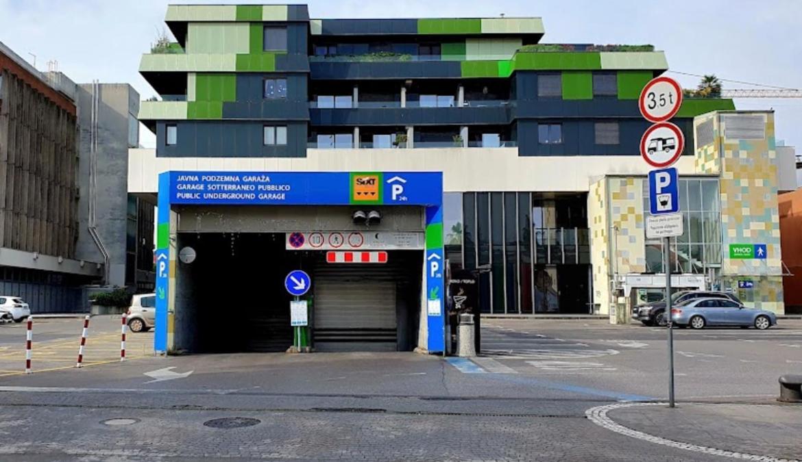 House365 Hotel Koper Bagian luar foto